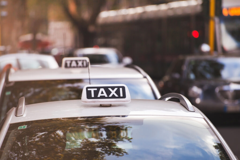 Taxi HuntingDon